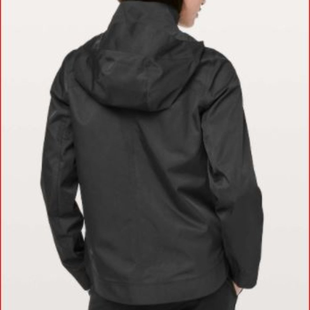 LULULEMON Rain Seeker Slicker